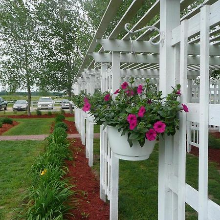Victorian Veranda Country Inn Lawrence Exterior photo