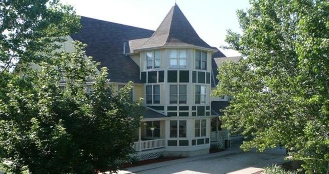 Victorian Veranda Country Inn Lawrence Exterior photo